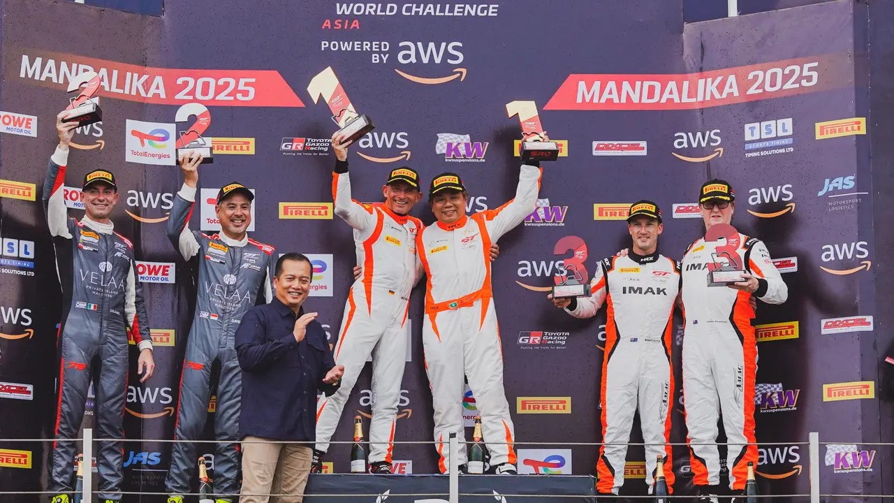 Bob Yuan/Leo Ye Merajai Race 1 GT World Challenge Asia Mandalika 2025