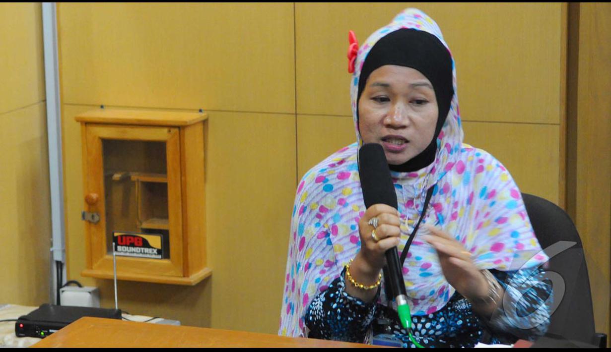 Esin Kuraesin yang berprofesi sebagai TKW ini menceritakan kepada KPK tentang perlakuan yang dialaminya saat dimintai uang oleh oknum di Bandara Soekarno-Hatta, Jakarta, Rabu (6/8/2014) (Liputan6.com/Andrian M Tunay)