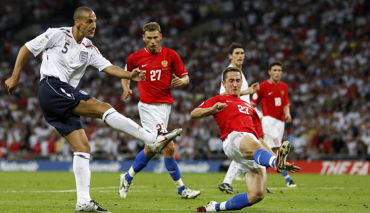 Rio Ferdinand berhasil bermain selama 6.038 menit dalam 77 penampilan bersama timnas Inggris. (AFP Photo/Adrian Dennis)