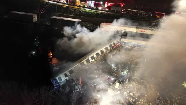 Dua kereta api bertabrakan di Yunani