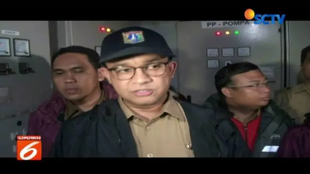 Gubernur DKI Jakarta Anies Baswedan meninjau langsung lokasi banjir yang menggenangi terowongan Dukuh Atas.