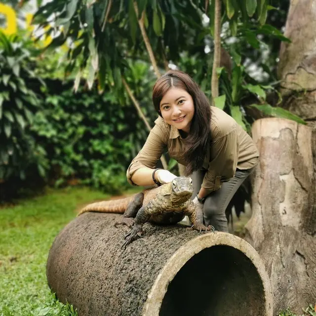 7 Potret Terbaru Qory Sandioriva Saat Jadi Duta Satwa, Penampilannya Curi Perhatian