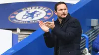 Pelatih Chelsea, Frank Lampard, menyemangati pemainnya saat menghadapi Crystal Palace pada laga lanjutan Liga Inggris di Stamford Bridge, Sabtu (3/20/2020) malam WIB. Chelsea menang 4-0 atas Crystal Palace. (AFP/Neil Hall/pool)