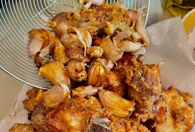 Tips Menumis Bawang Putih agar Tetap Harum dan Manis