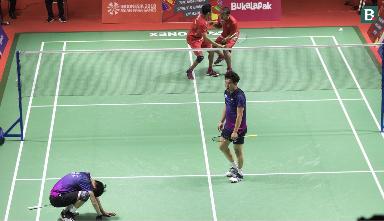 Fredy Setiawan/Dwiyoko pebulutangkis Indonesia meraih medali emas di nomor ganda putra SL3-SL4 setelah mengalahkan pasangan Korea pada Asian Para Games 2018 di Istora Senayan, Sabtu (13/10/2018).  (Bola.com/Peksi Cahyo)