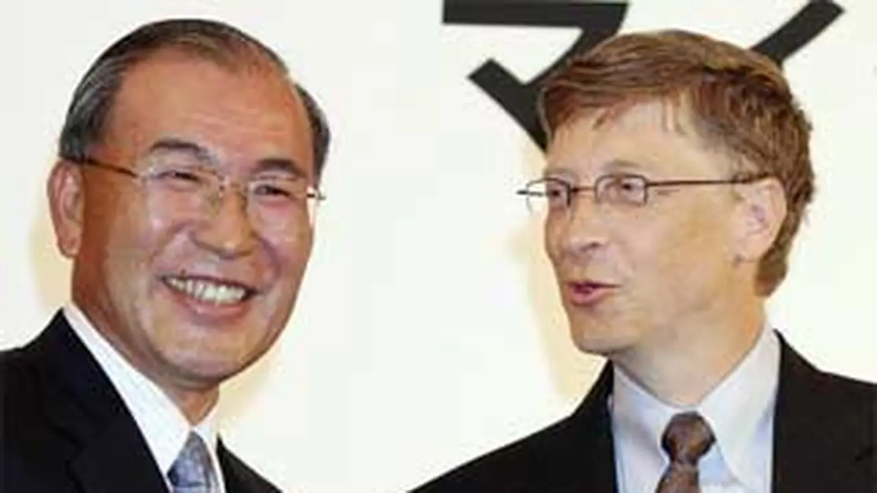 100323bbillgates-toshiba.jpg