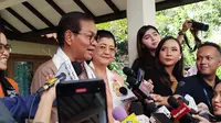 Pramono dan Keluarga Gunakan Hak Pilih di TPS 046 Cipete Selatan, Warga Doakan Menang Satu Putaran