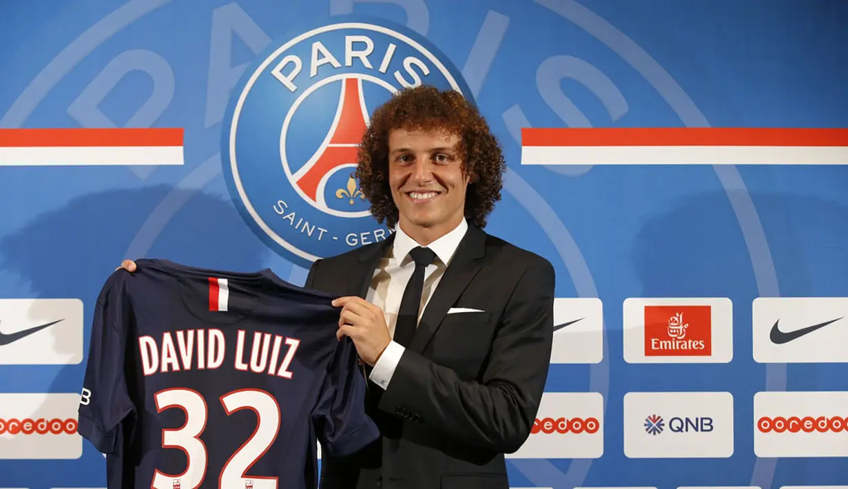 Kampiun Ligue 1, Paris St Germain, secara resmi mengenalkan pemain barunya, David Luiz, di Paris, Perancis, (7/8/2014). (REUTERS/Benoit Tessier)