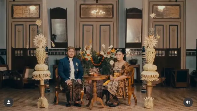 6 Potret Prewedding Boiyen Tema Adat Jawa di Jogja, Elegan Bernuansa Klasik