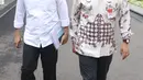 CEO Bukalapak, Achmad Zaky didampingi Staf Khusus Presiden Teten Masduki seusai menemui Presiden Joko Widodo di Istana Merdeka, Sabtu (16/2). Pertemuan antara CEO Bukalapak itu dan Jokowi berlangsung tertutup dari awak media. (Liputan6.com/Angga Yuniar)