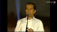 Sedari pagi beraktivitas, di sore hari sang Presiden Jokowi masih bisa berlari dengan lincah menyapa rakyat di panggung Syukuran Rakyat.