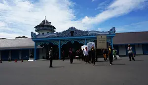 Upaya Revitalisasi Cagar Budaya Kawasan Keraton Surakarta di Tengah Dualisme Raja