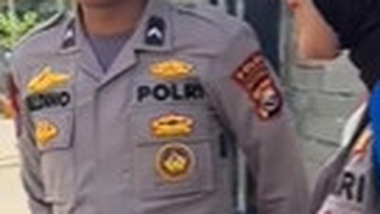 Pasutri Sama-sama Polisi 'Tertangkap Basah' lagi Berduaan di Mapolres, Berani-beraninya Gandengan Mesra di Depan Komandan
