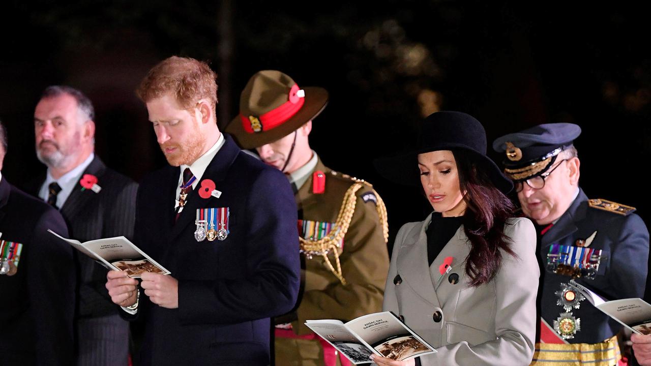 Meghan Markle Tampil Cantik Dengan Topi Hitam di Anzac Day