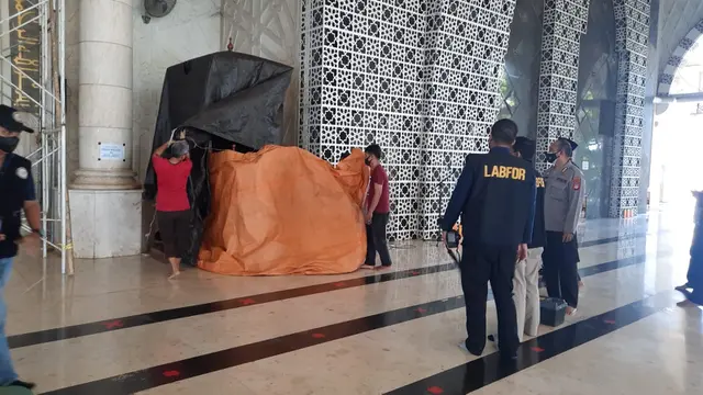 Kondisi mimbar Masjid Raya usai dibakar pria misterius (Liputan6.com/Fauzan)
