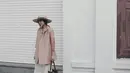 Untuk tampilan yang lebih fresh, Claradevi memadupadankan outfit blazer dan celana warna pastel. (Instagram.com/lucedaleco).