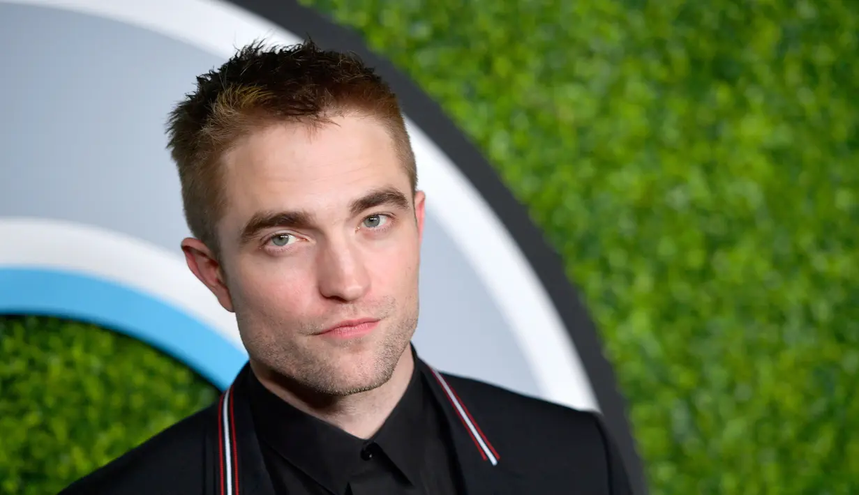 Robert Pattinson ternyata nggak cuma dibilang bau mulut, namun juga bau badan. (MATT WINKELMEYER / GETTY IMAGES NORTH AMERICA / AFP)