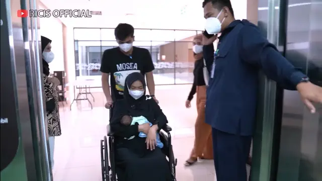 [Fimela] Ria Ricis dan Teuku Ryan