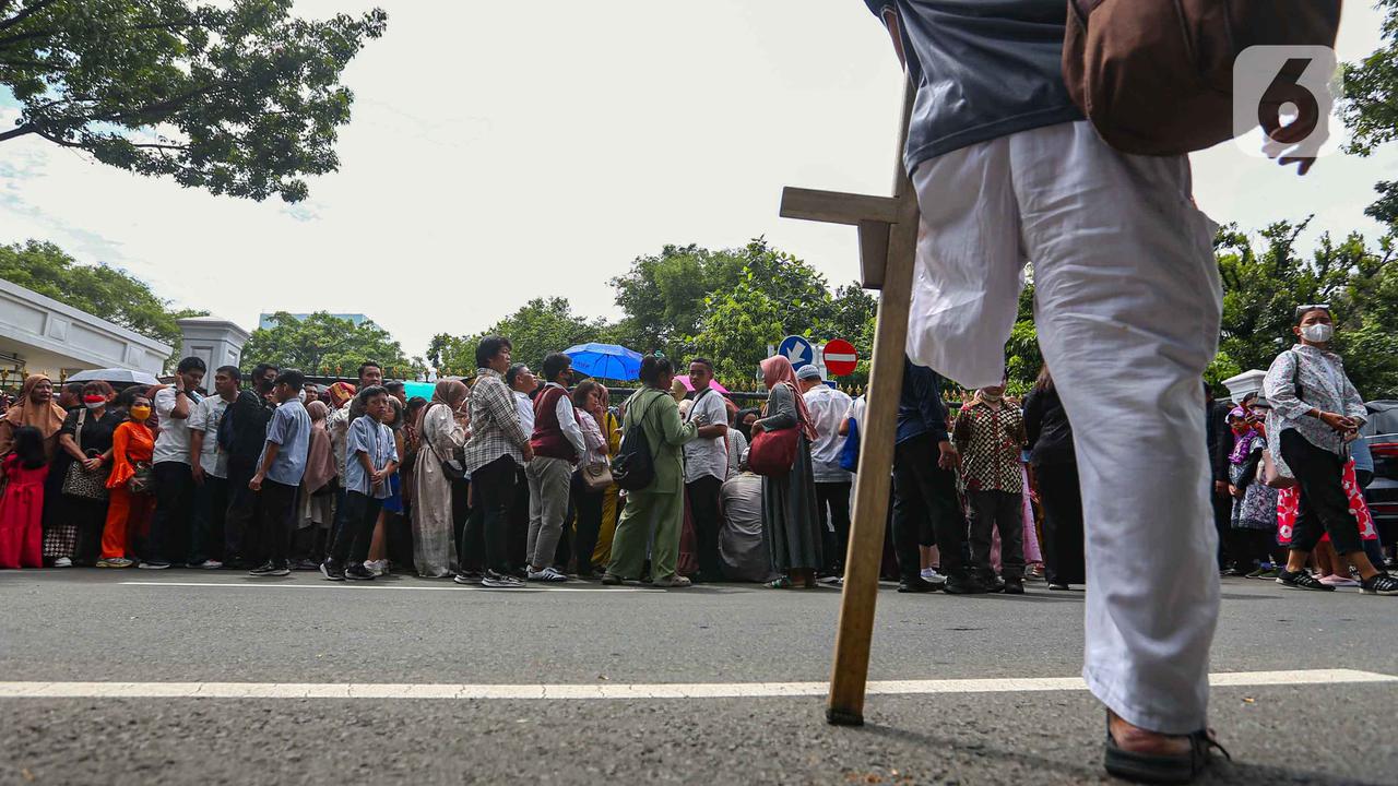 Antusiasme Warga untuk Berhalal bi Halal dengan Presiden Jokowi di Istana Negara