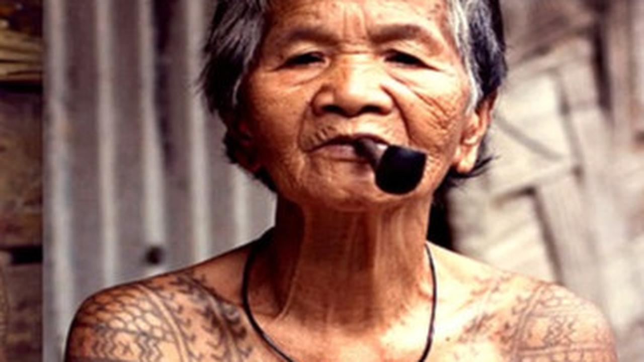 15 Fakta Keindahan Tato Suku Dayak yang Wajib Kamu Ketahui