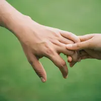 Kebaikan adalah hal dasar yang dimiliki semua manusia. (Foto: Pexels/Anna Tarazevich)