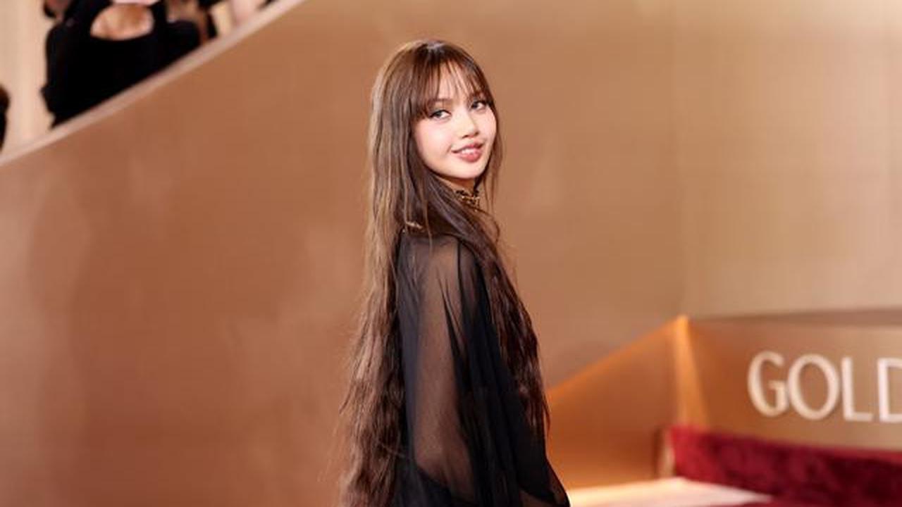 Lisa Blackpink Curi Perhatian dengan Gaun Transparan di Karpet Merah Golden Globes 2026