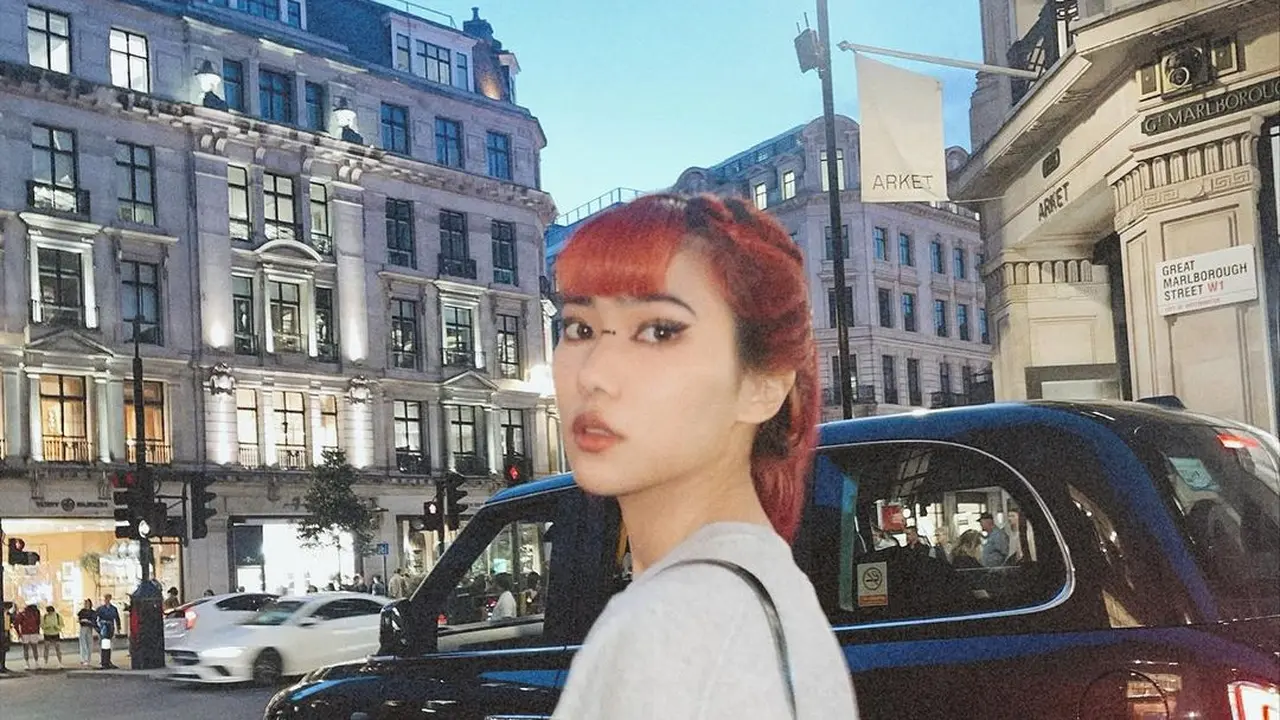 Inspirasi Street Style dari Isyana Sarasvati