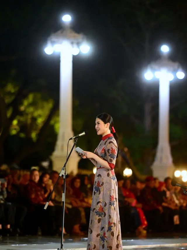 Adu Gaya Busana Batik dari Franka Makarim, Angela Tanoesoedibjo, hingga Sri Mulyani yang Satu Panggung di Istana Berbatik