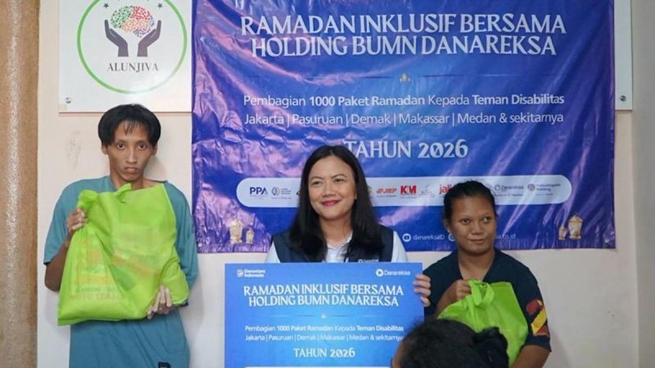 Danareksa Salurkan 1.000 Paket Bantuan Pangan untuk Komunitas Disabilitas di Lima Kota
