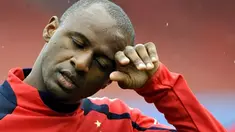 French captain Patrick Vieira gestures during a team training on June 8, 2008 at the Letzigrund Stadium in Zurich on the eve of their first Euro 2008 championship football match against Romania. AFP PHOTO / FRANCK FIFE