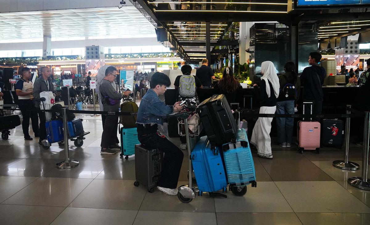 Abu Vulkanik Anak Krakatau Ganggu Penerbangan di Soekarno Hatta