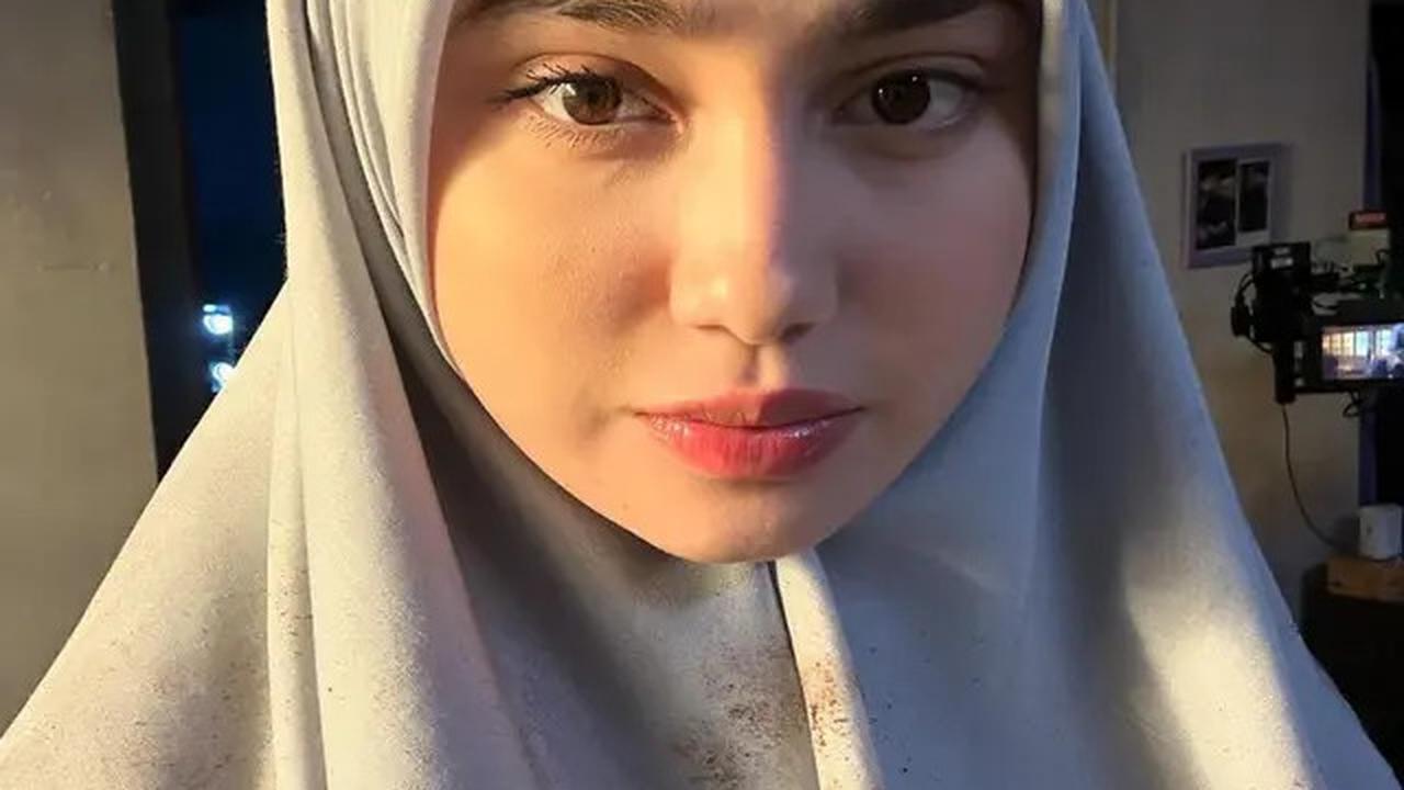 7 Gaya Muslimah Syifa Hadju, Tampil Menawan dan Memukau dengan Hijab