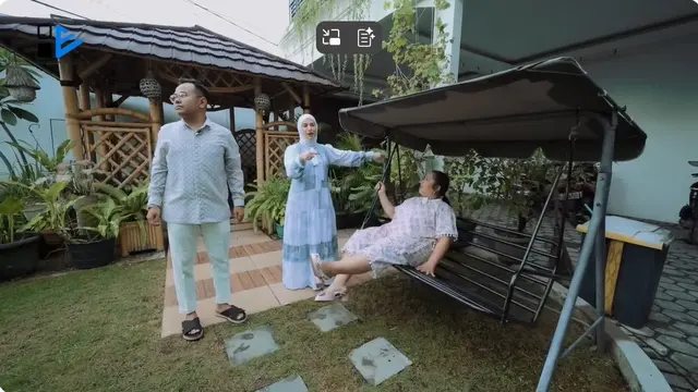 6 Potret Halaman Rumah Irish Bella, Kolam Renang Jadi Spot Favorit Anak-anak