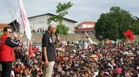 Calon Presiden Ganjar Pranowo memeriahkan pesta rakyat Ganjar-Mahfud yang diadakan di Kendal, Selasa (23/1/2024). Turut hadir sejumlah musisi seperti NDX AKA dalam acara tersebut. (Foto: Istimewa).
