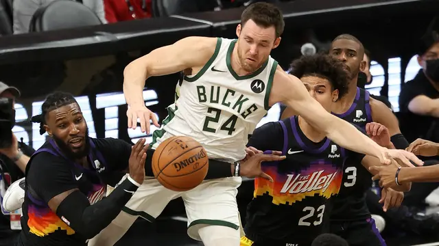 Phoenix Suns versus Milwaukee Bucks