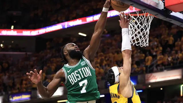 Jaylen Brown saat Celtics melawan Pacers di final Wilayah Timur NBA