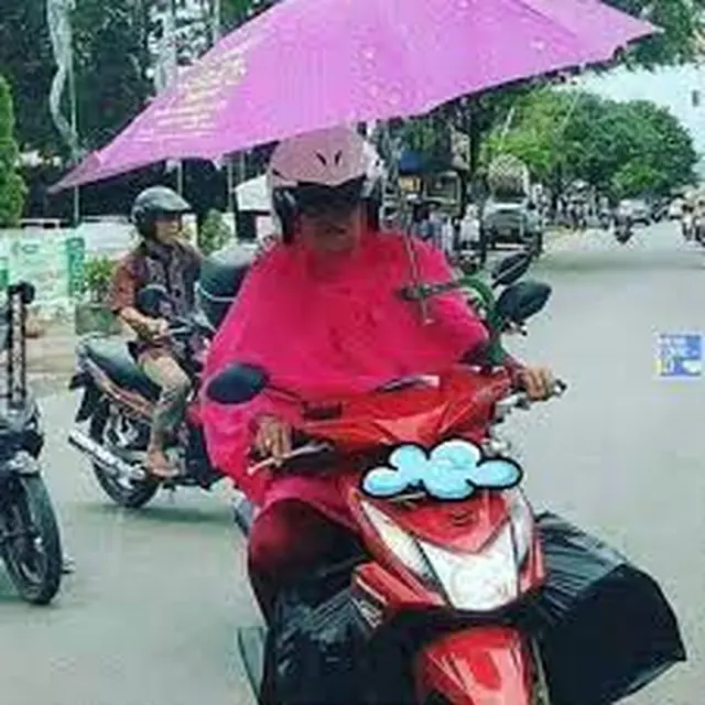 6 Potret Emak-Emak Pakai Motor Anti-Mainstream Ini Bikin Tepuk Jidat