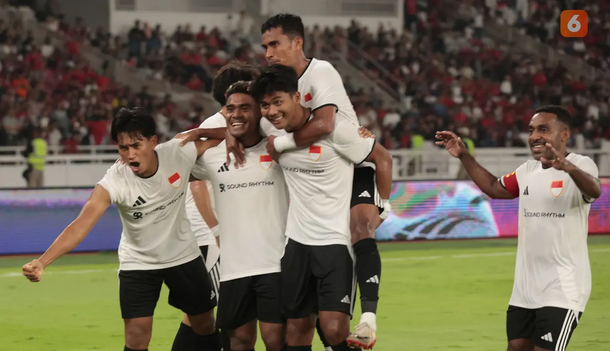 Arkhan Kaka mencetak gol pada babak kedua dengan skor akhir 3-1 untuk Villa di Stadion Utama Gelora Bung Karno, Jakarta, pada duel Indonesian Allstar VS Aston Villa, Sabtu (1/8/2026). (KLY/ Budy Santoso)