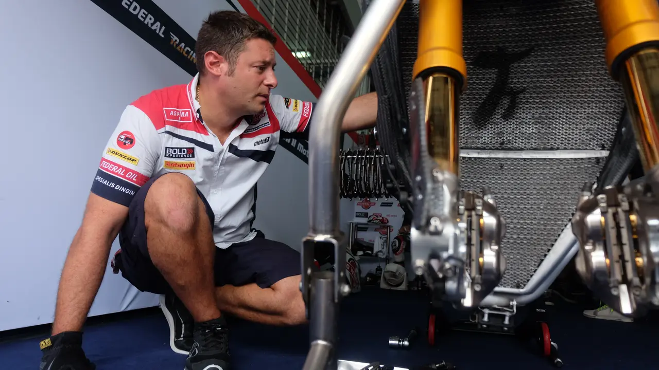 Suasana Paddock Tim Federal Oil Gresini Moto2