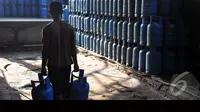 Gas Elpiji non-subsidi 12 Kilogram akan mengalami kenaikkan kisaran Rp1.000-Rp1.500 per Kg, Jakarta, Rabu (13/8/2014) (Liputan6.com/Miftahul Hayat)