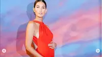 Hamil Besar, Supermodel Lily Aldrige Melenggang di New York Fashion Week