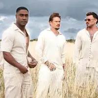 Konser ini diselenggarakan untuk merayakan 25 tahun mereka berkarir. [Dok/instagram/@officialblue]