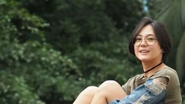 [Bintang] Sempat Terlihat Imut, Begini Bedanya Dandanan Poppy Sovia Dulu dan Sekarang