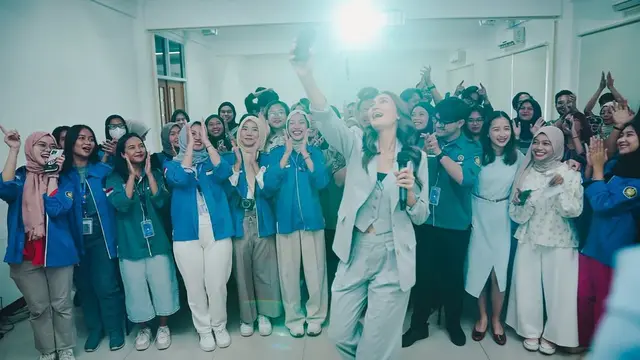 9 Inspirasi Padu Padan Blazer hingga Jas ala Luna Maya, Modis di Setiap Momen