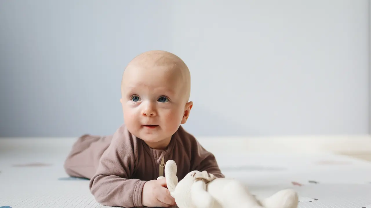 Para Orangtua Tidak Perlu Cemas Lagi, Inilah Manfaat Tummy Time untuk Bayi
