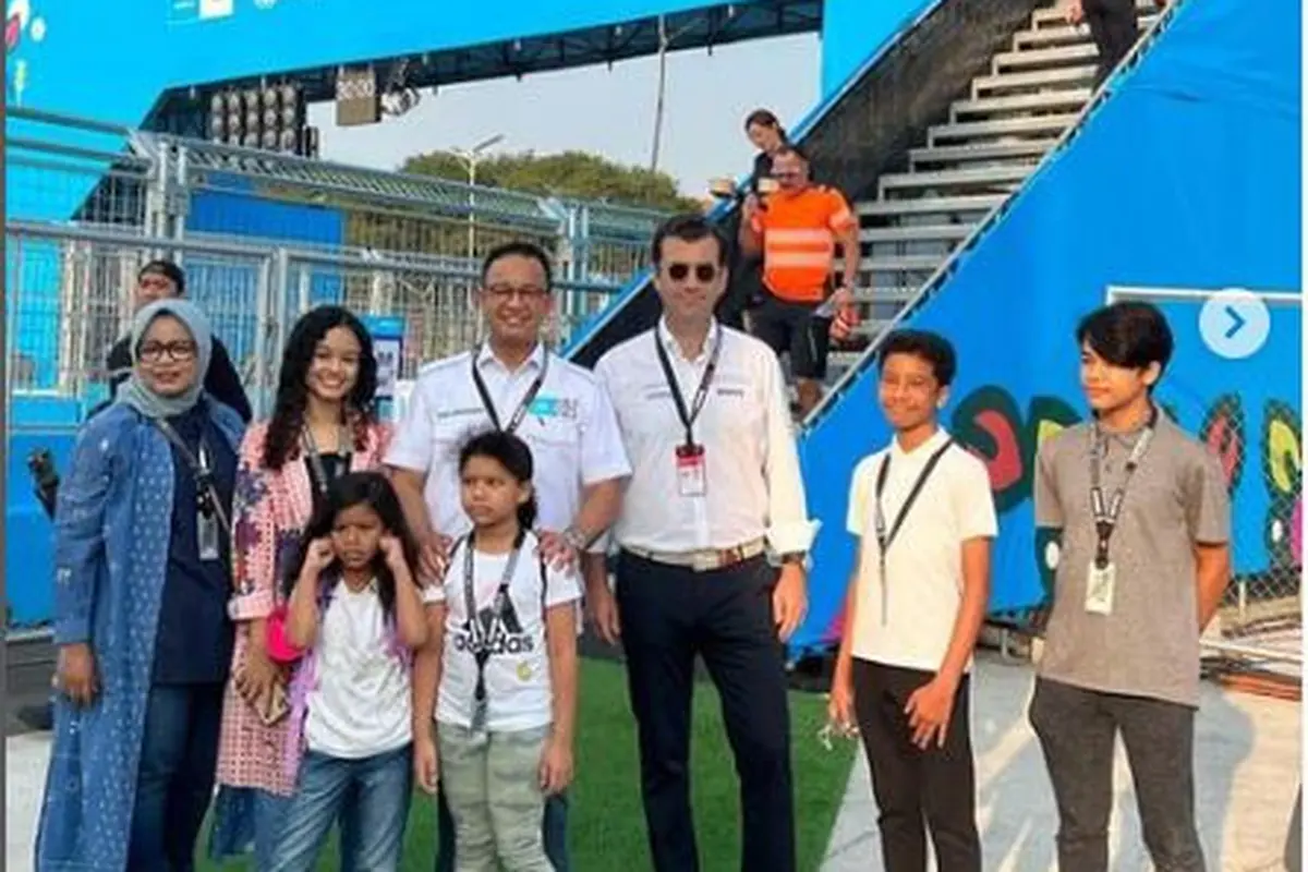 Sambut Formula E Jakarta, Anies Baswedan Boyong Keluarga ke Sirkuit