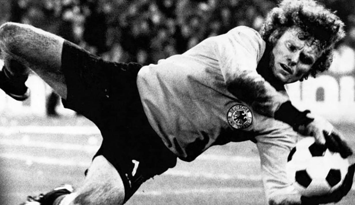 8. Sepp Maier, kiper asal Jerman Barat ini penampilannya pada Piala Eropa cukup mengesankan, dirinya menjadi tembok tangguh pertahanan terakhir bagi pasukan Panser. (www.vavel.com)