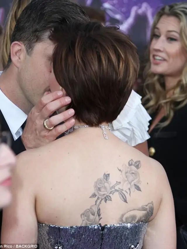 [Bintang] Scarlett Johansson - Colin Jost