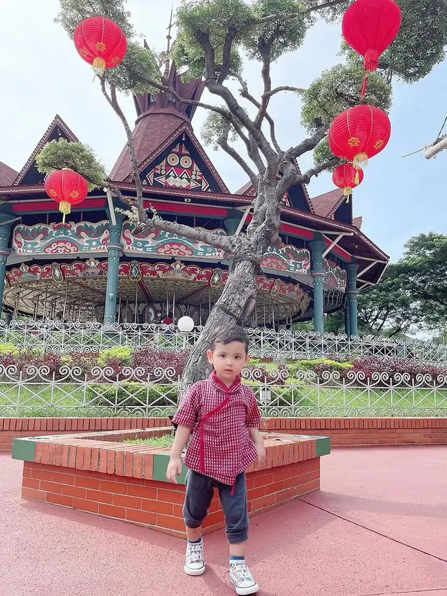 Putra Roger Danuarta dan Cut Meyriska