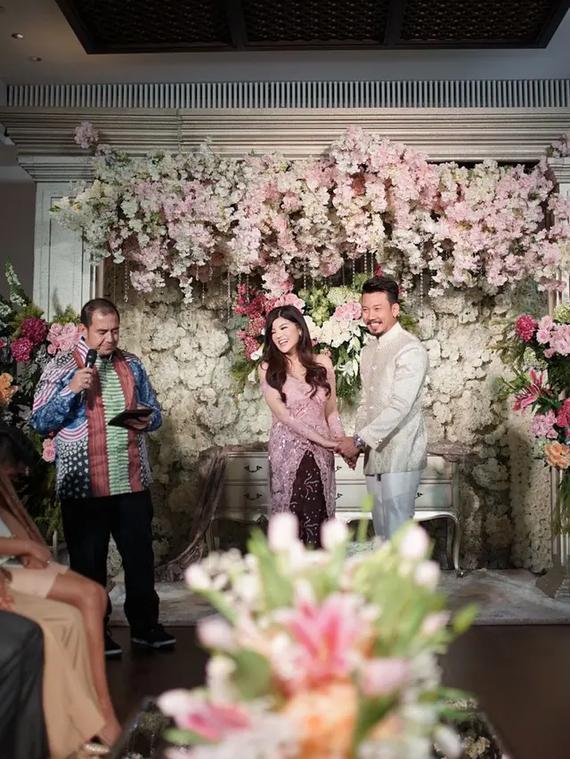 [Bintang] Denny Sumargo dan Dita Soedarjo